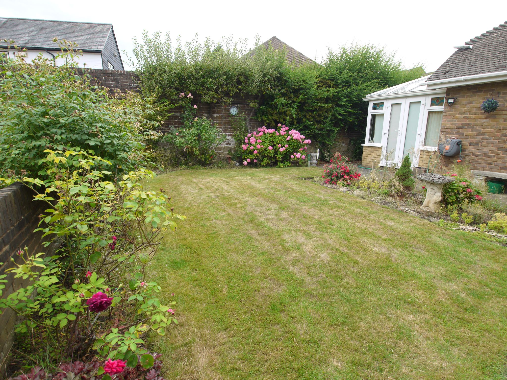 2 bedroom semi-detached bungalow For Sale in Westerham - Photograph 15
