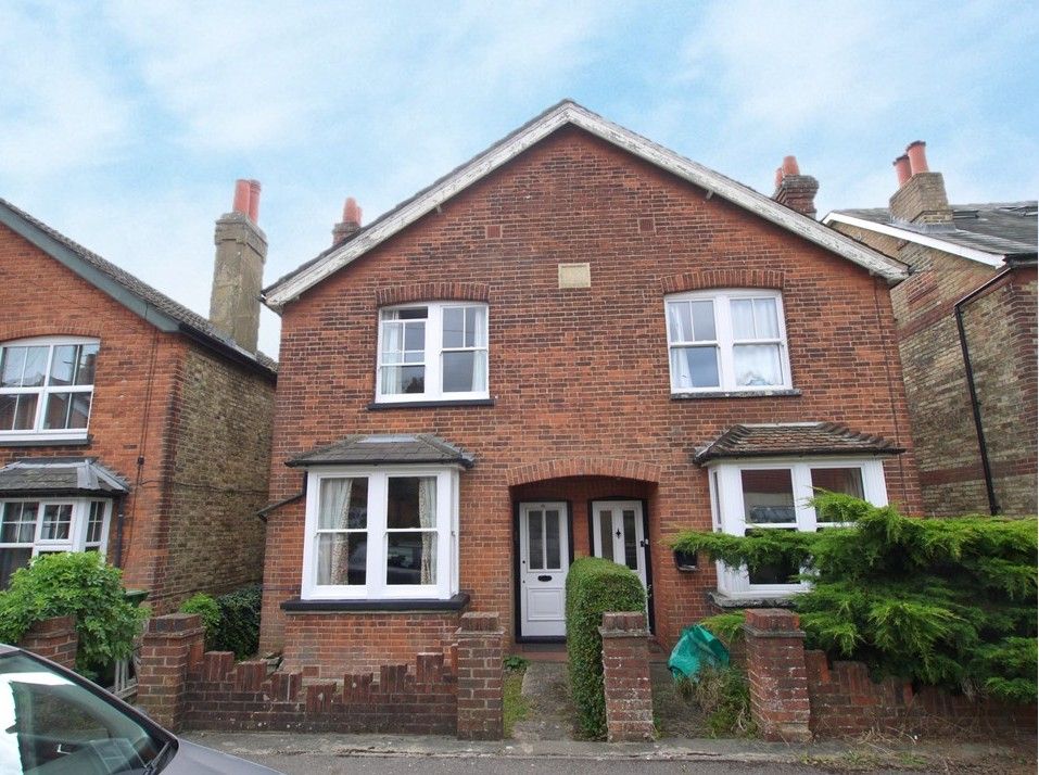 4 bedroom semi-detached house For Sale in Sevenoaks - Property photograph