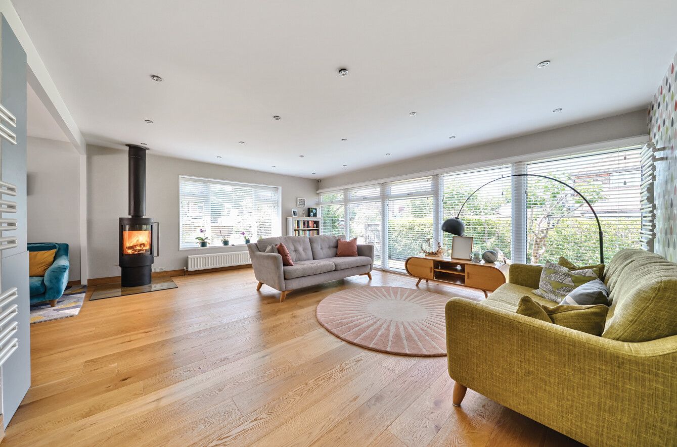 5 bedroom detached bungalow For Sale in Otford - Photograph 2