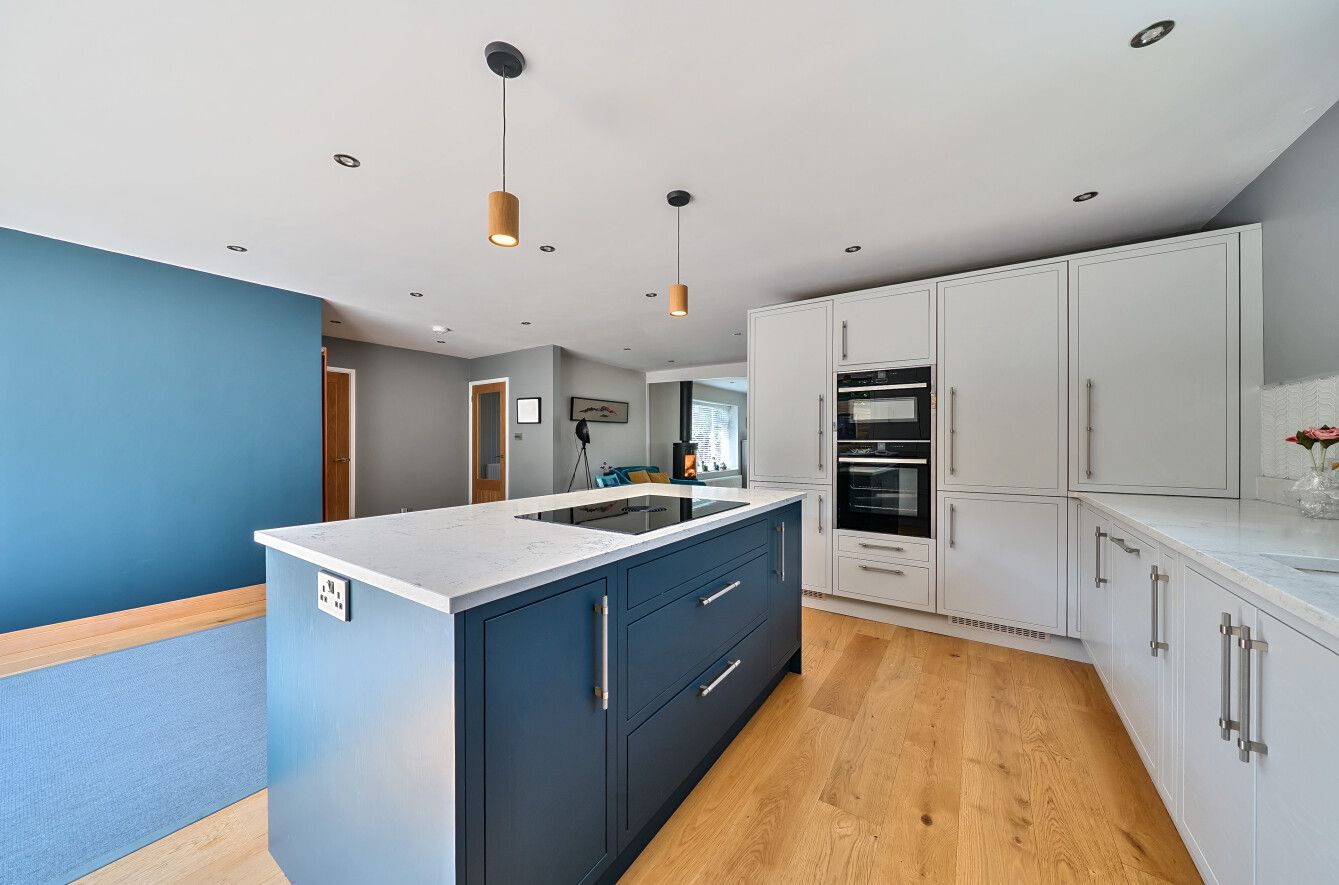 5 bedroom detached bungalow For Sale in Otford - Photograph 7