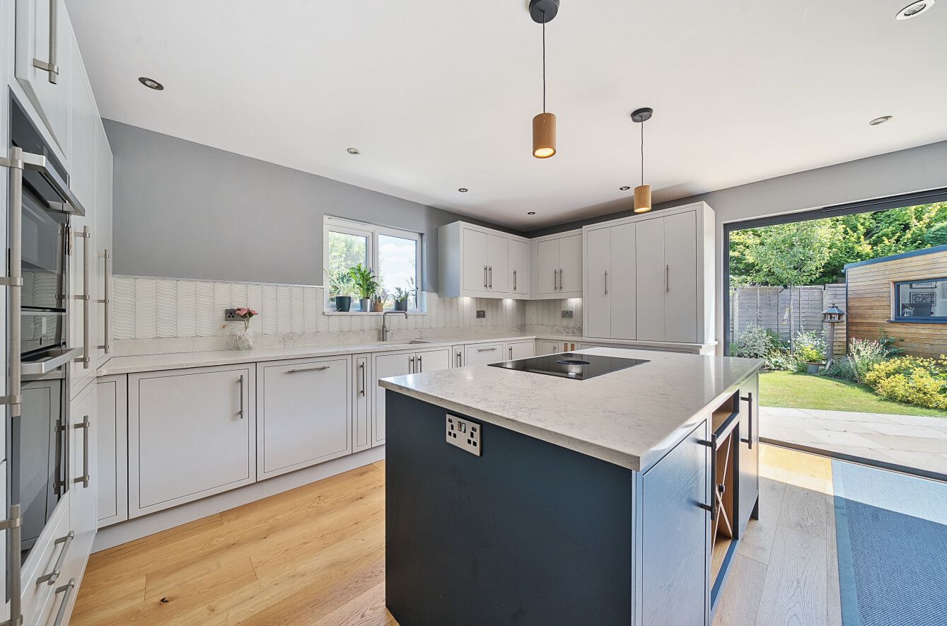 5 bedroom detached bungalow For Sale in Otford - Photograph 3