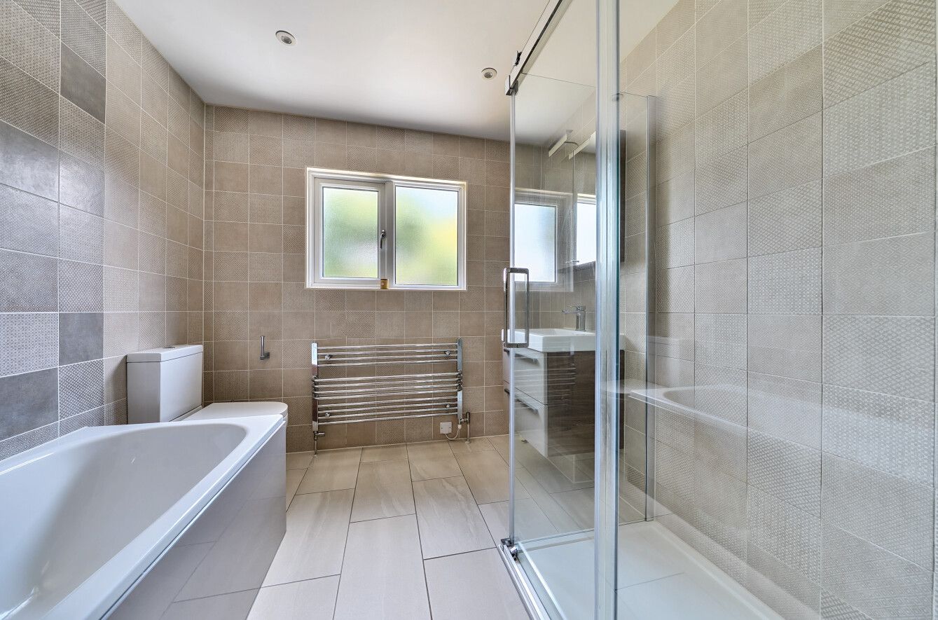 5 bedroom detached bungalow For Sale in Otford - Photograph 6