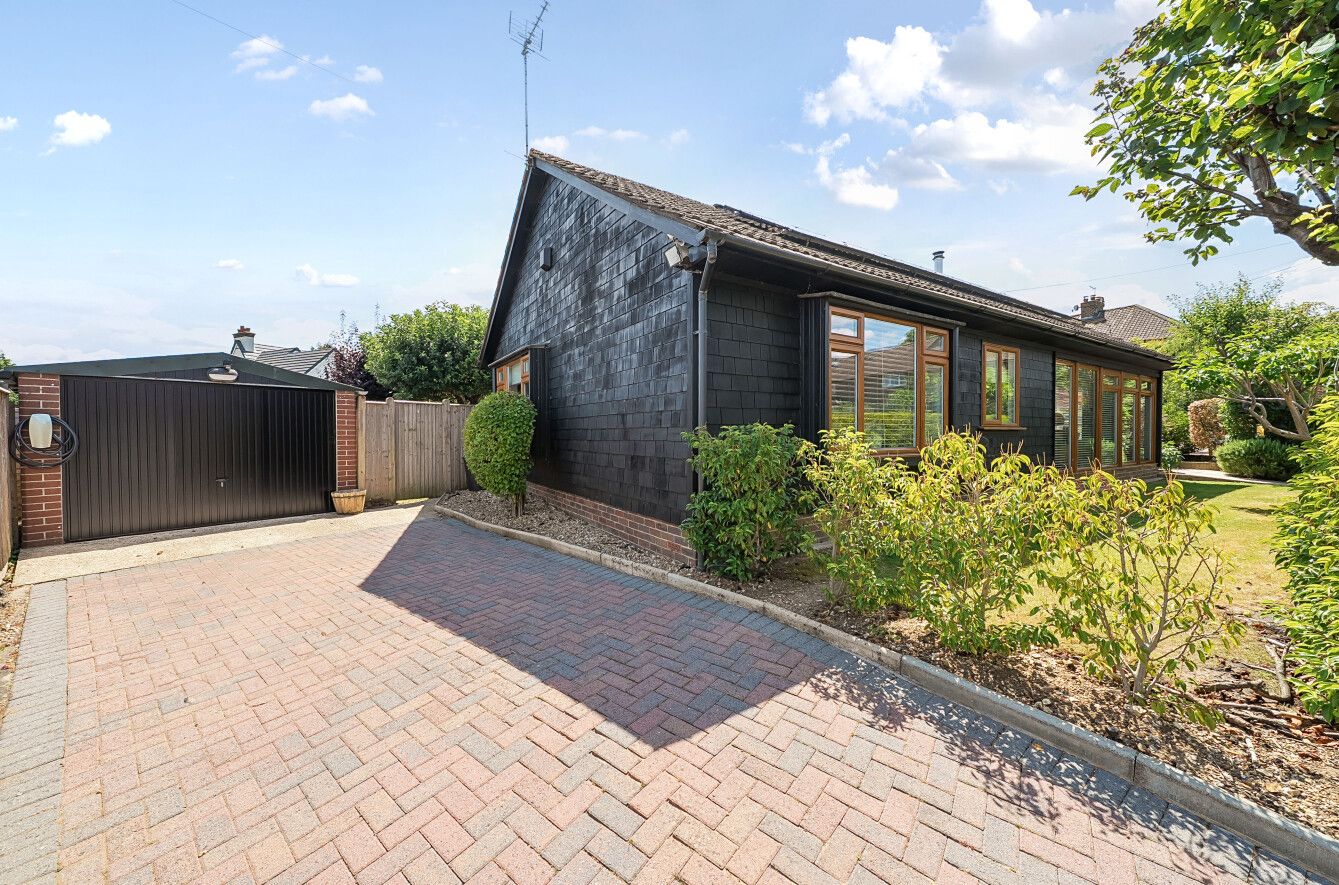 5 bedroom detached bungalow For Sale in Otford - Photograph 1