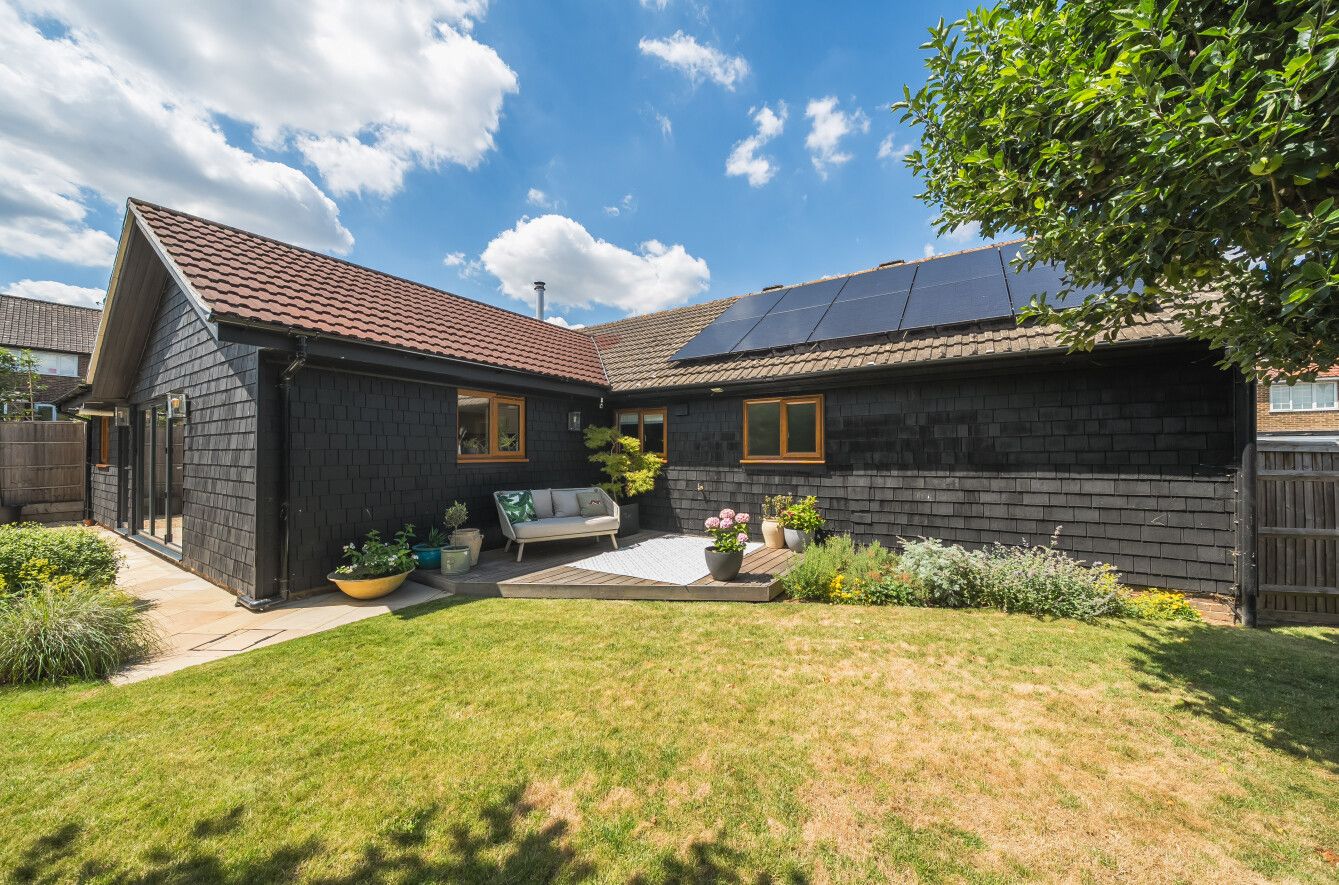 5 bedroom detached bungalow For Sale in Otford - Photograph 4