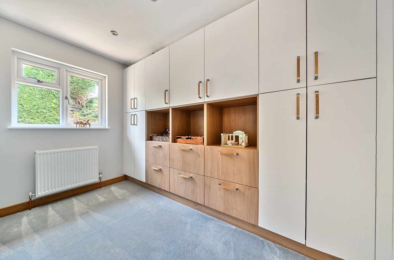 5 bedroom detached bungalow For Sale in Otford - Photograph 11