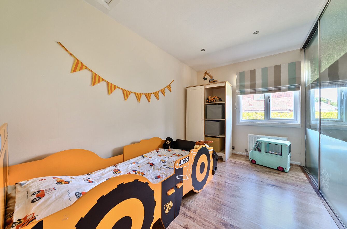 5 bedroom detached bungalow For Sale in Otford - Photograph 9