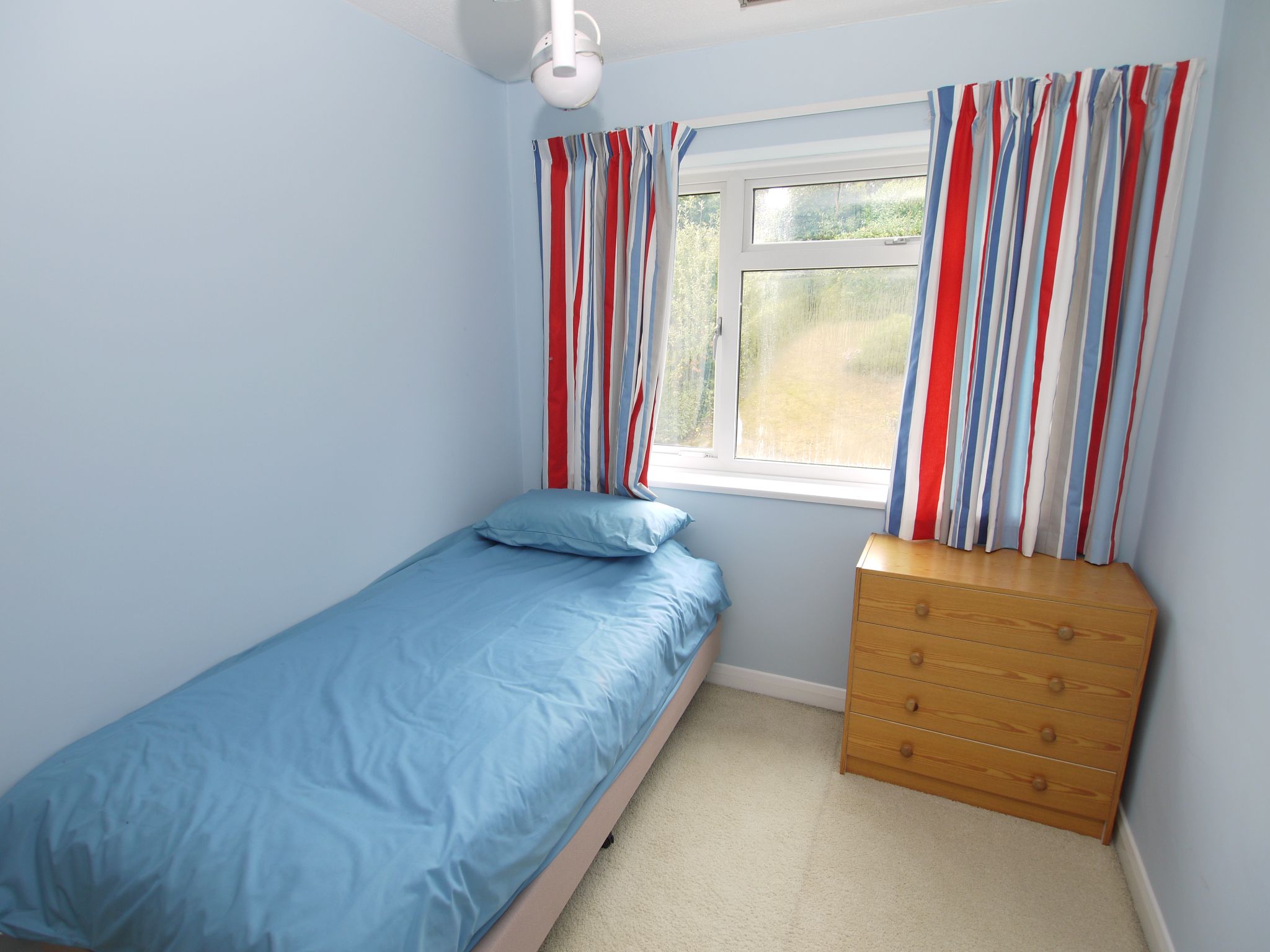 4 bedroom detached house For Sale in Sevenoaks - Photograph 6