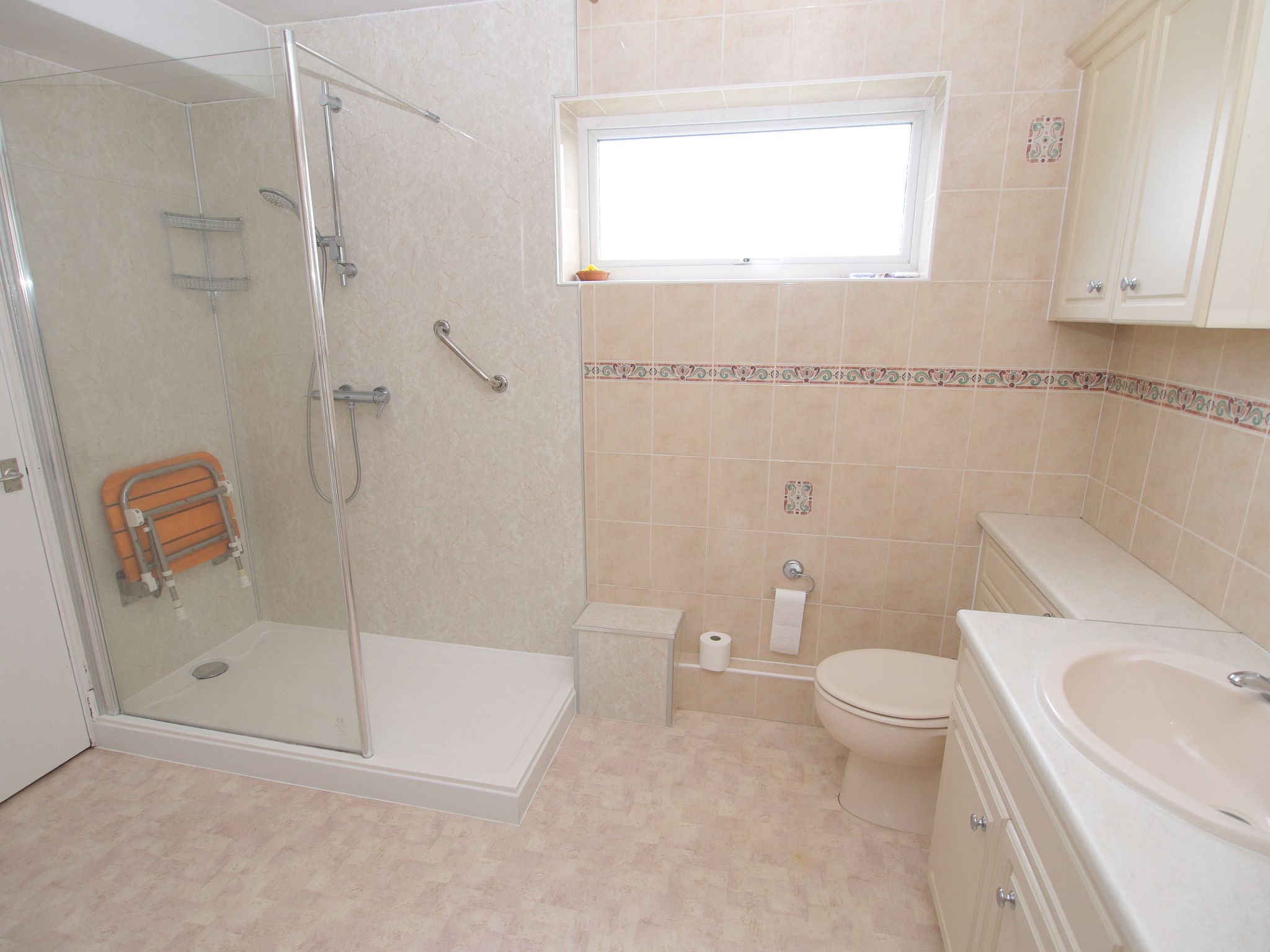 4 bedroom detached house For Sale in Sevenoaks - Photograph 8