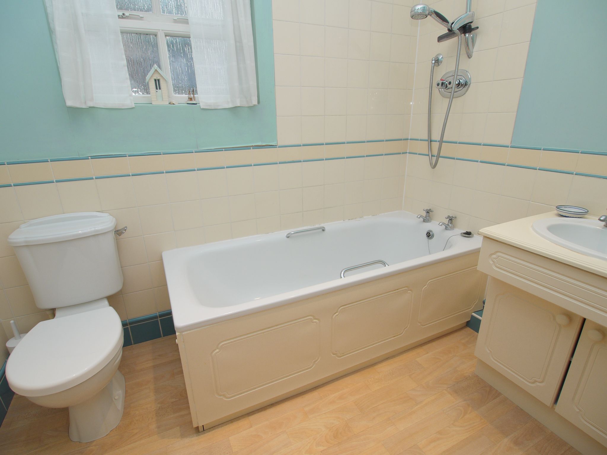 3 bedroom semi-detached house For Sale in Sevenoaks - Photograph 4