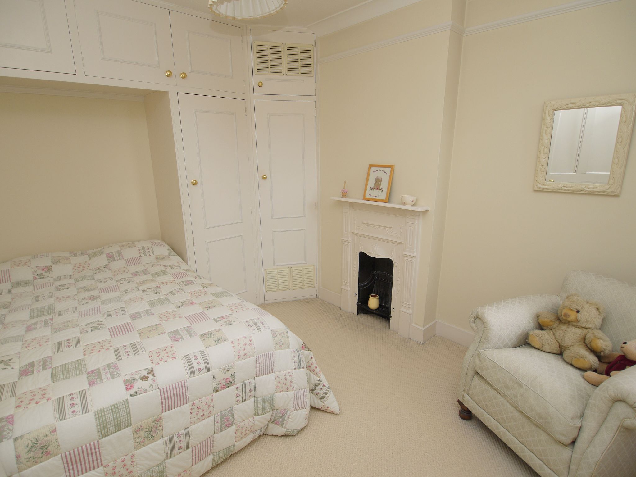3 bedroom semi-detached house For Sale in Sevenoaks - Photograph 3