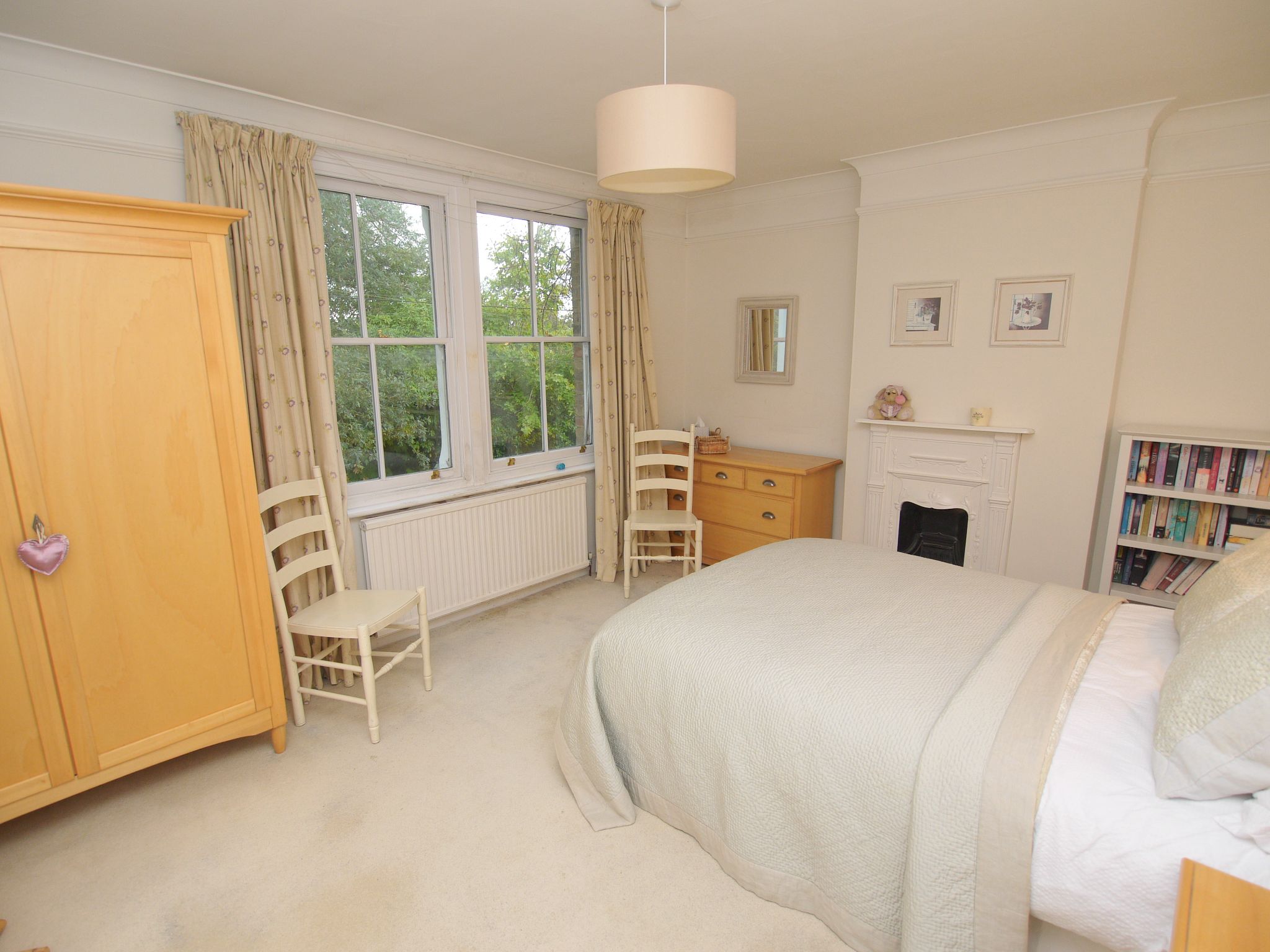 3 bedroom semi-detached house For Sale in Sevenoaks - Photograph 2