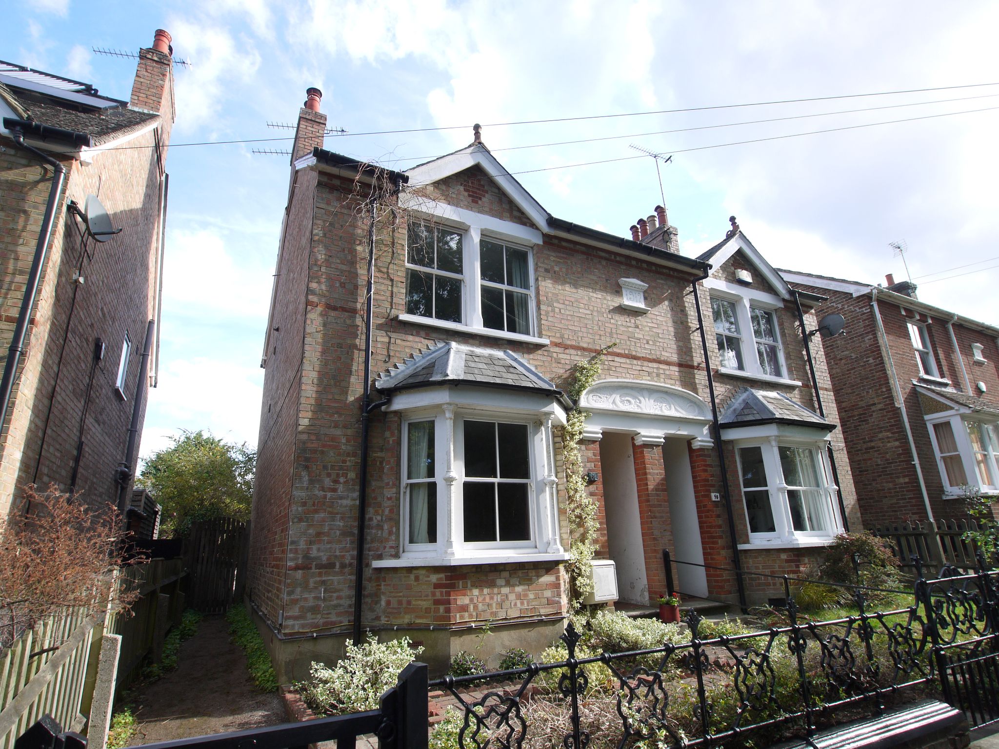 3 bedroom semi-detached house For Sale in Sevenoaks - Photograph 1