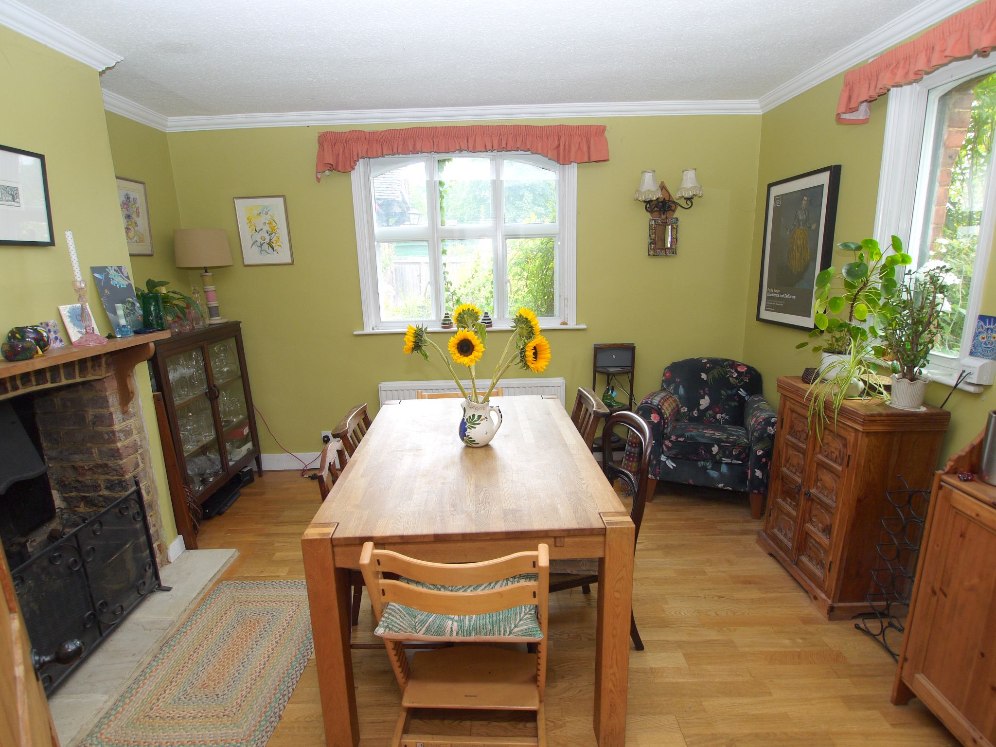 3 bedroom semi-detached house For Sale in Leigh - Property photograph
