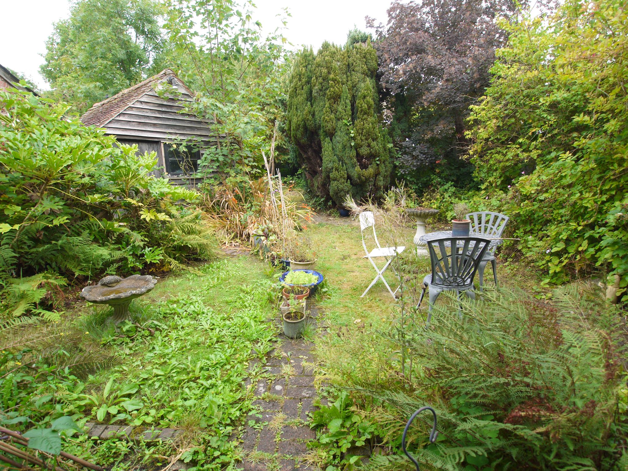 3 bedroom semi-detached house For Sale in Leigh - Photograph 11