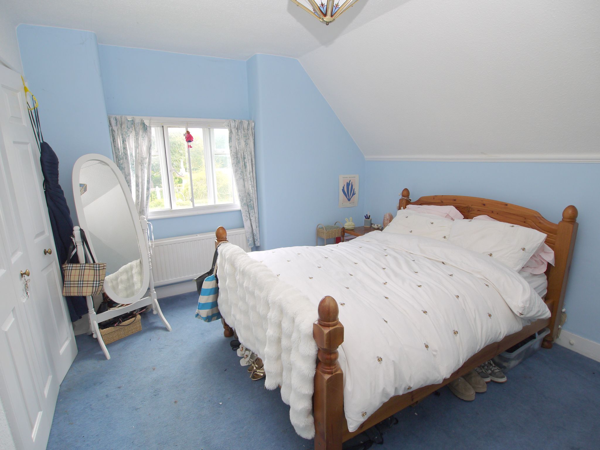3 bedroom semi-detached house For Sale in Leigh - Photograph 8