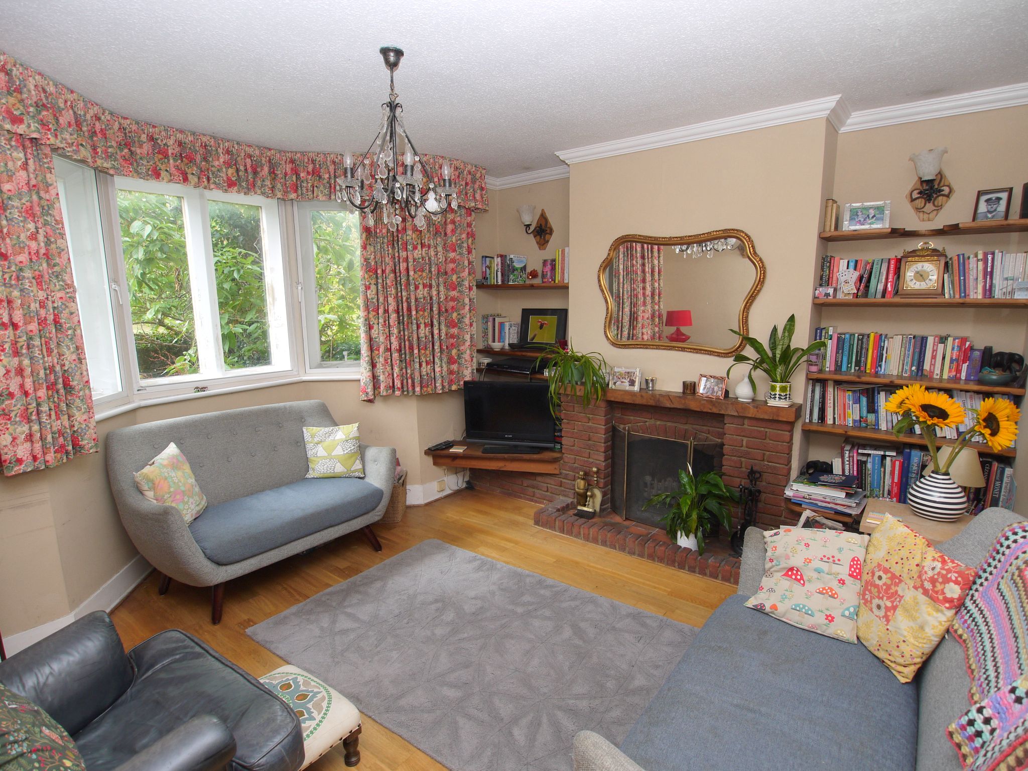 3 bedroom semi-detached house For Sale in Leigh - Property photograph