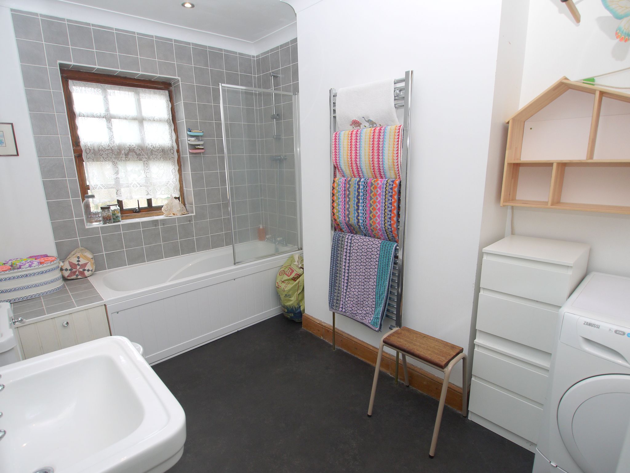 2 bedroom mid terraced house For Sale in Sevenoaks - Photograph 8