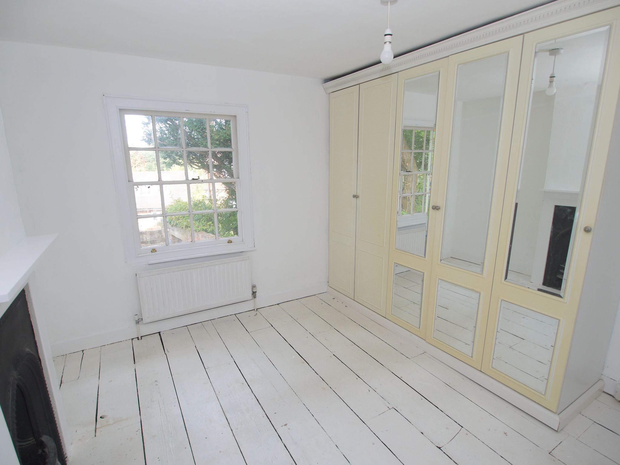 1 bedroom end terraced house To Let in Sevenoaks - Photograph 3