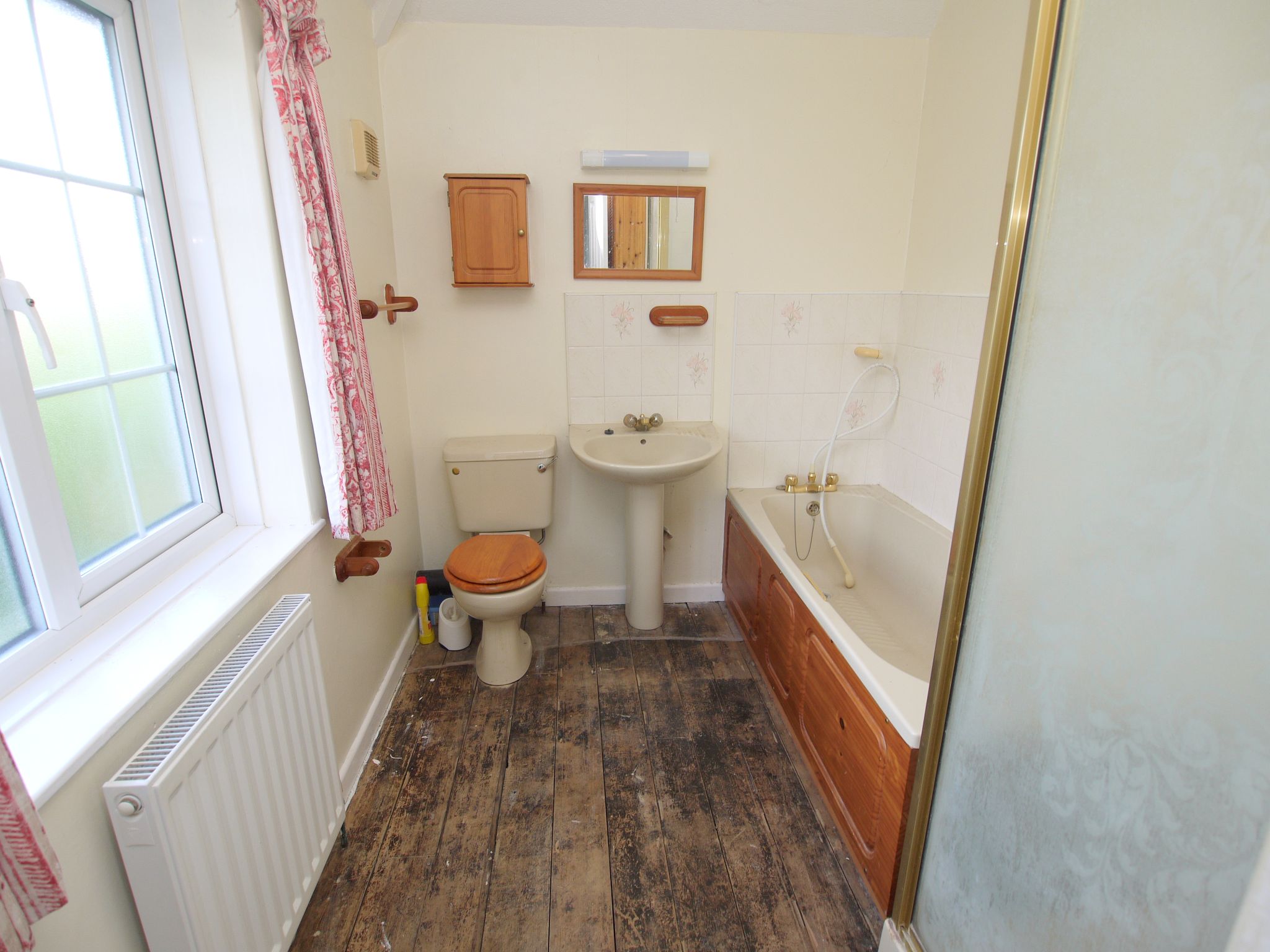 2 bedroom semi-detached house For Sale in Weald - Photograph 6