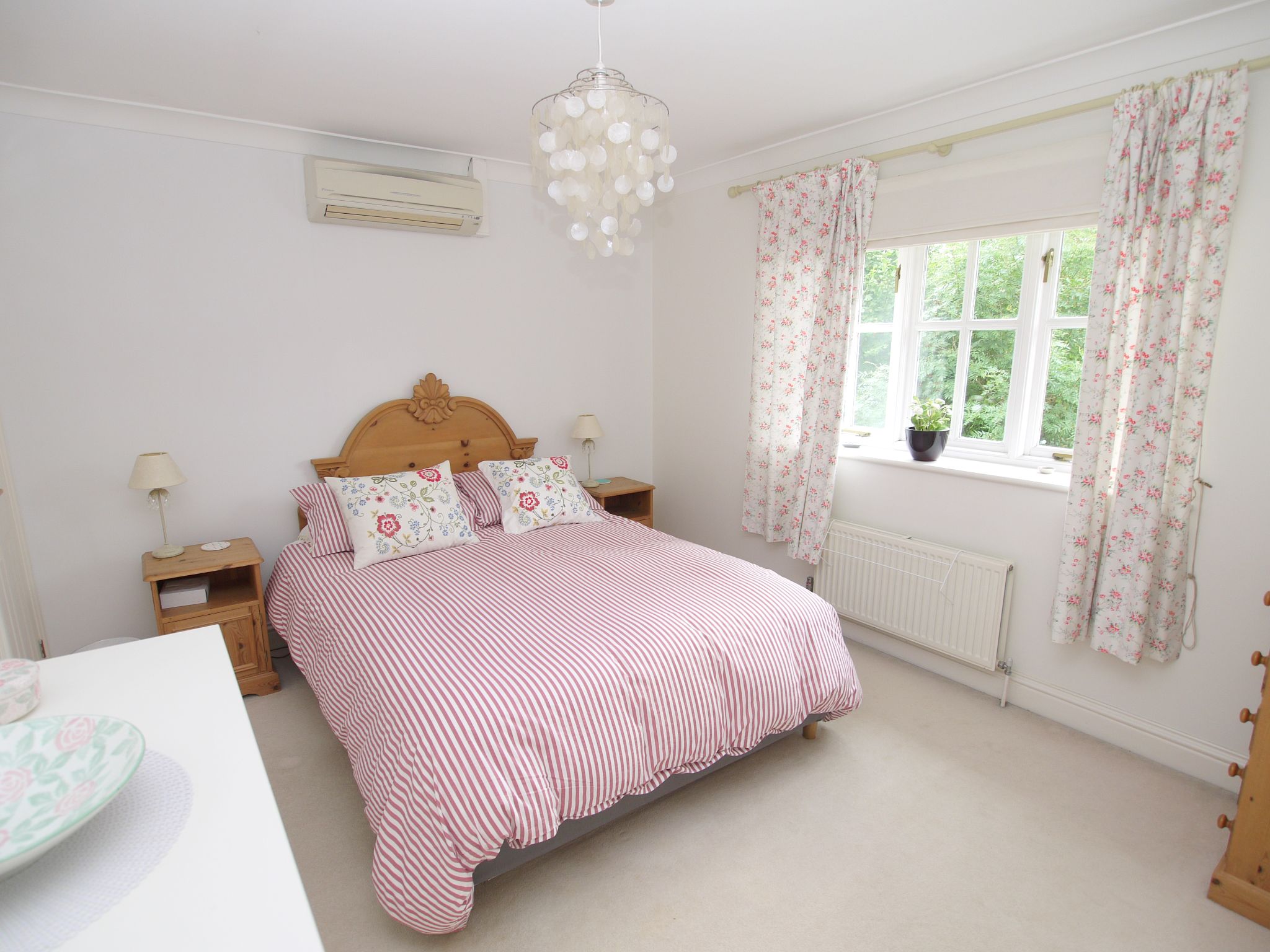 5 bedroom detached house For Sale in Sevenoaks - Photograph 15