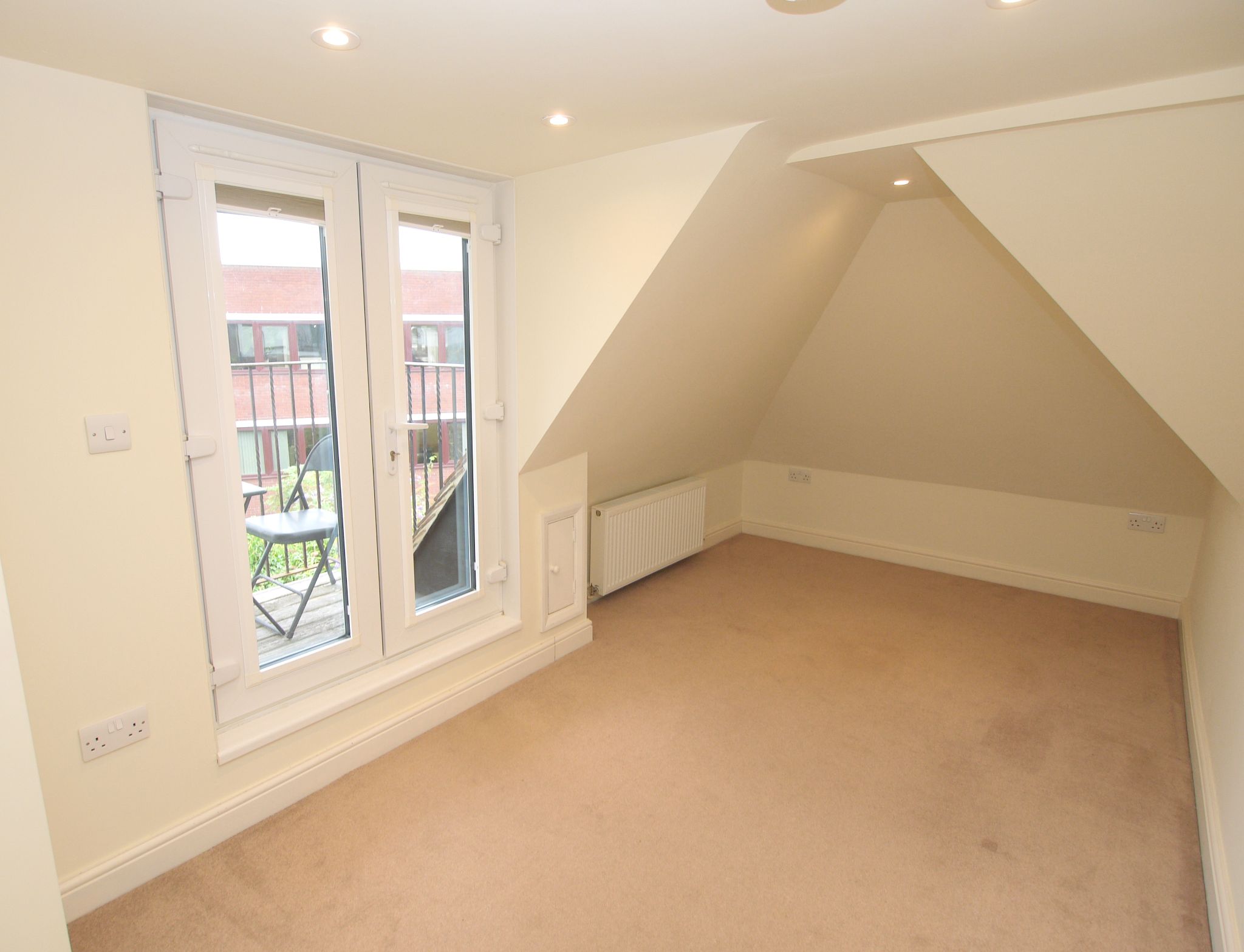 2 bedroom apartment To Let in Sevenoaks - Photograph 4