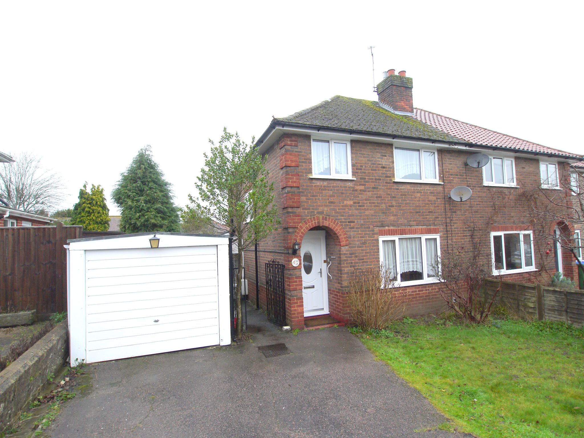 3 bedroom semi-detached house For Sale in Sevenoaks - Property photograph