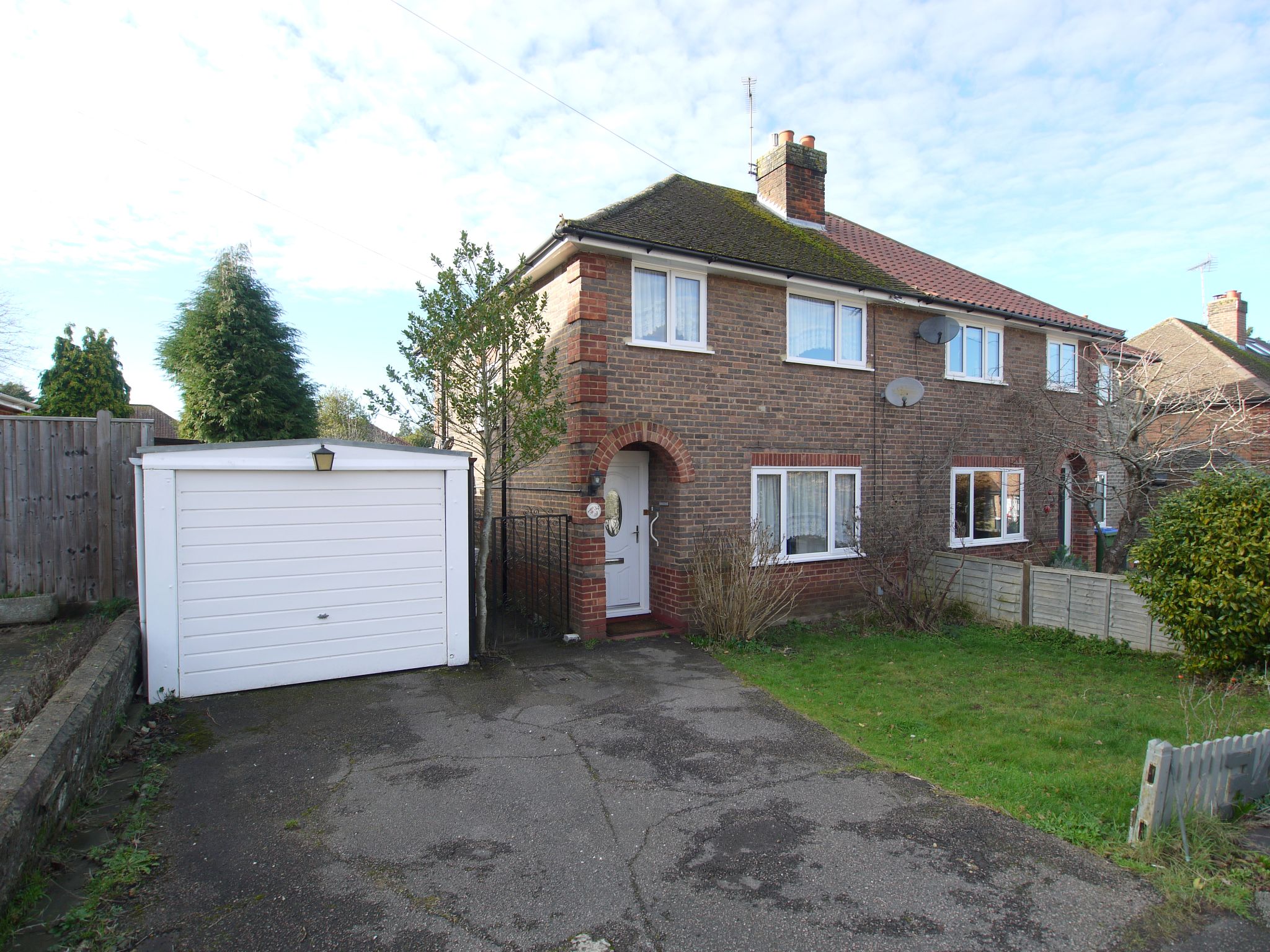 3 bedroom semi-detached house For Sale in Sevenoaks - Property photograph
