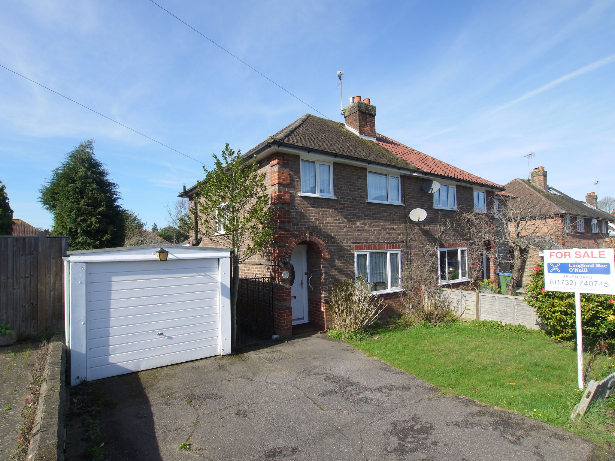 3 bedroom semi-detached house For Sale in Sevenoaks - Property photograph