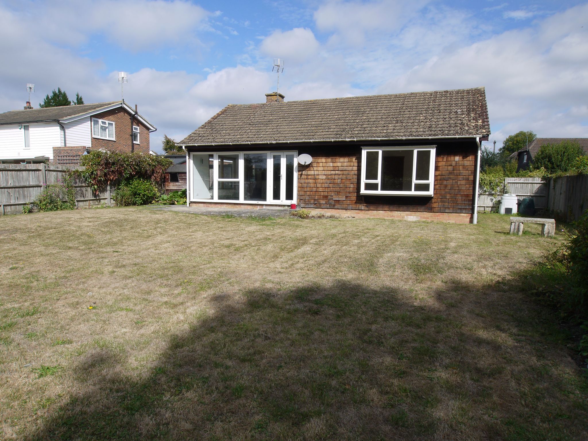 2 bedroom detached bungalow To Let in Sevenoaks - Photograph 6