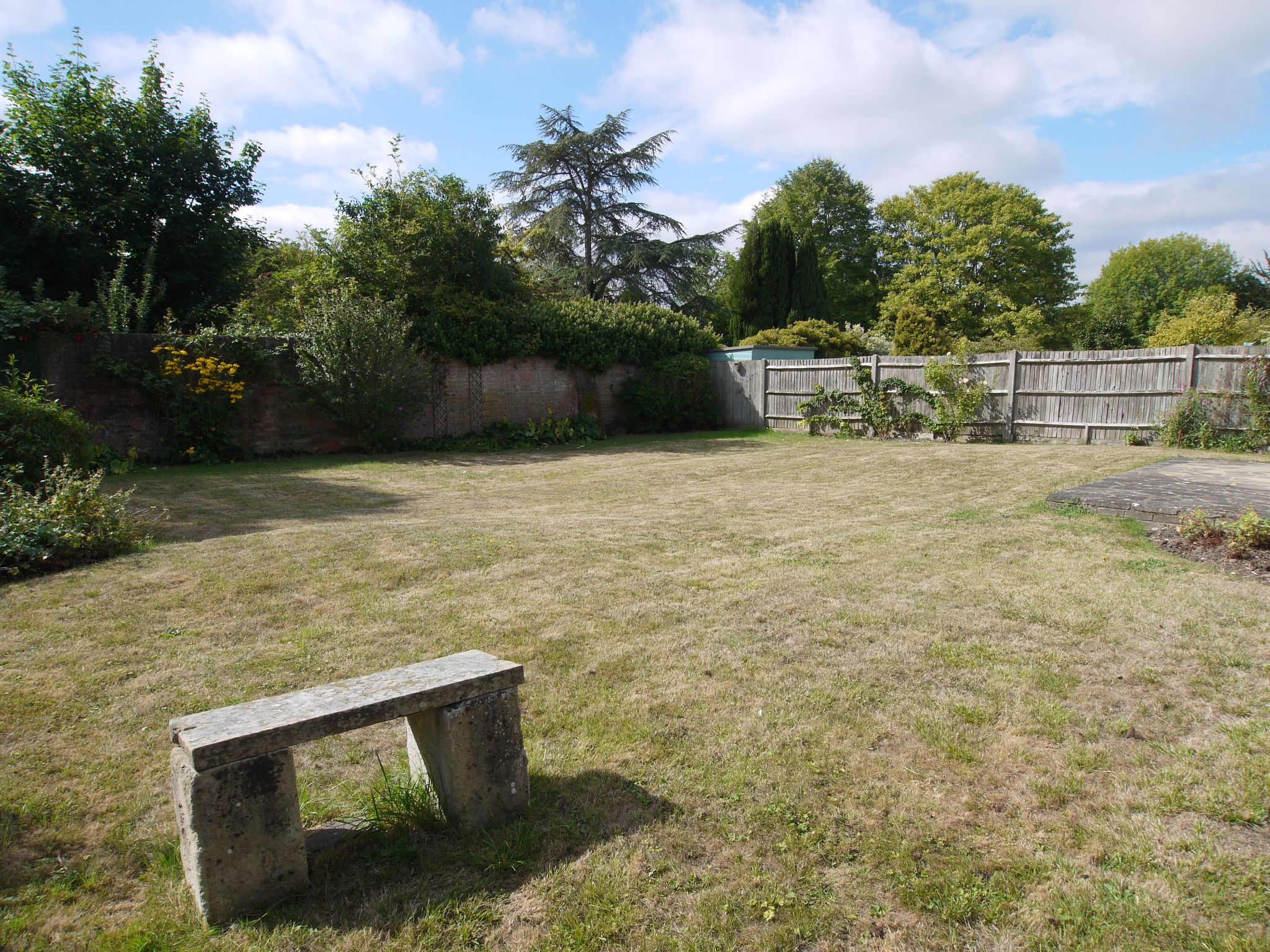 2 bedroom detached bungalow To Let in Sevenoaks - Photograph 5