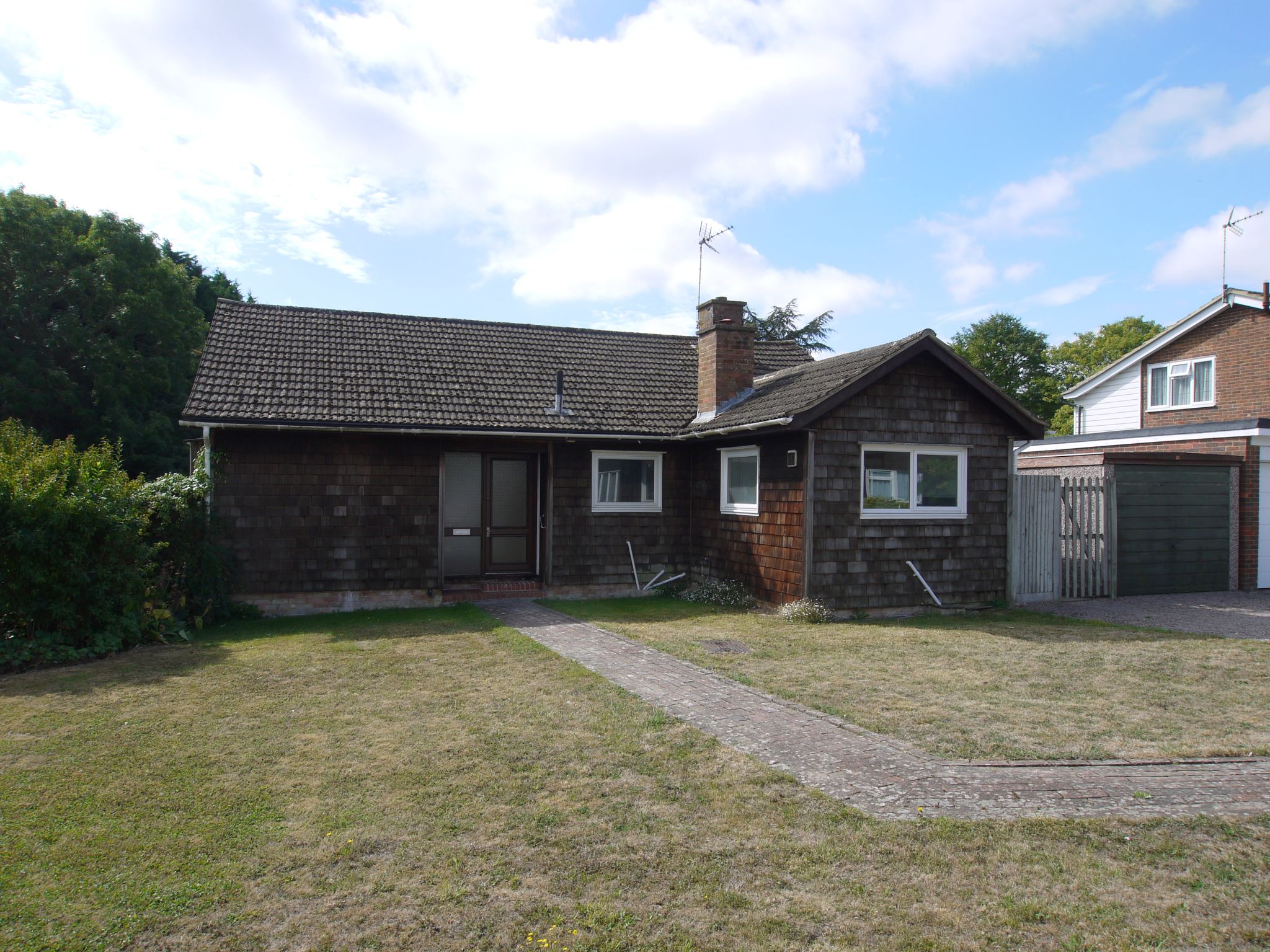 2 bedroom detached bungalow To Let in Sevenoaks - Photograph 4