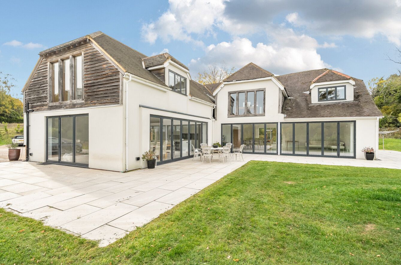 6 bedroom detached house For Sale in Otford Hills - Photograph 1