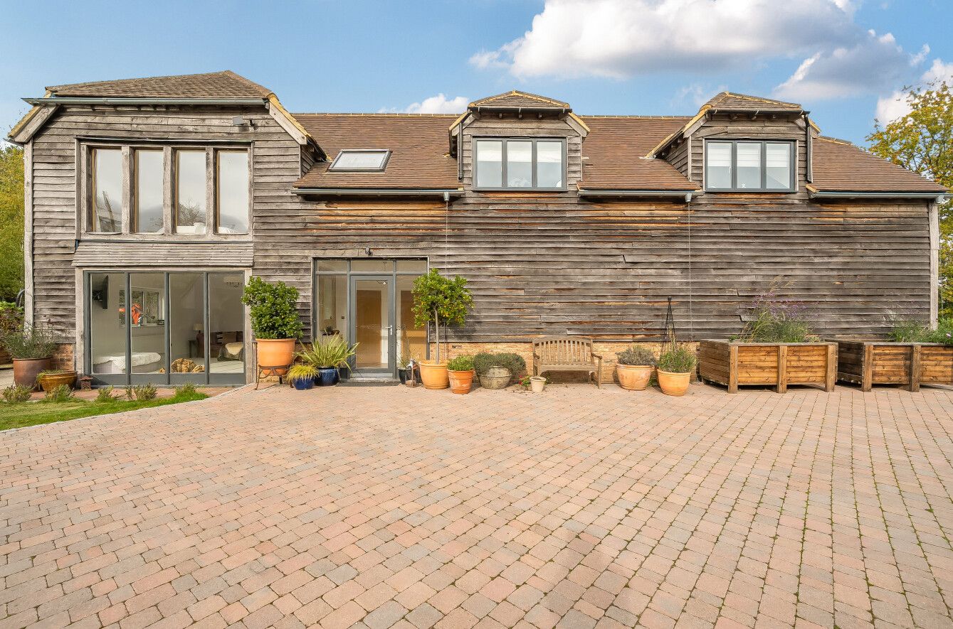 6 bedroom detached house For Sale in Otford Hills - Photograph 12