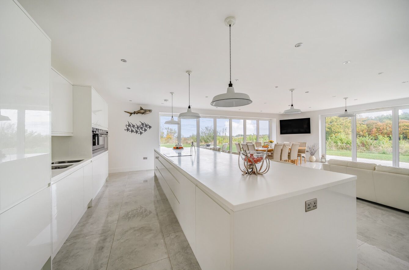 6 bedroom detached house For Sale in Otford Hills - Photograph 2