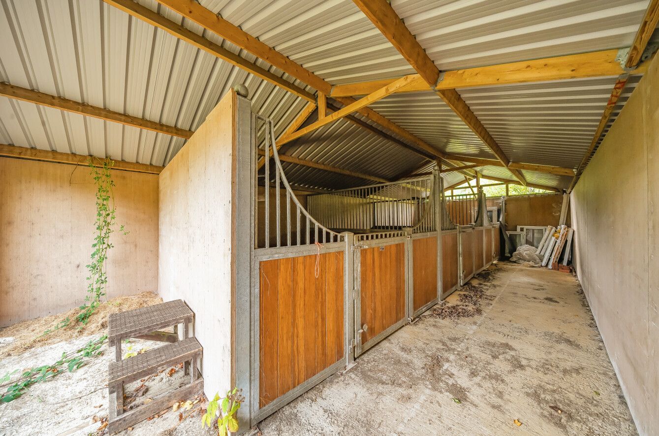 6 bedroom detached house For Sale in Otford Hills - Photograph 10