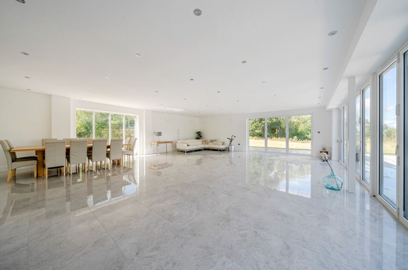 6 bedroom detached house For Sale in Otford Hills - Photograph 2