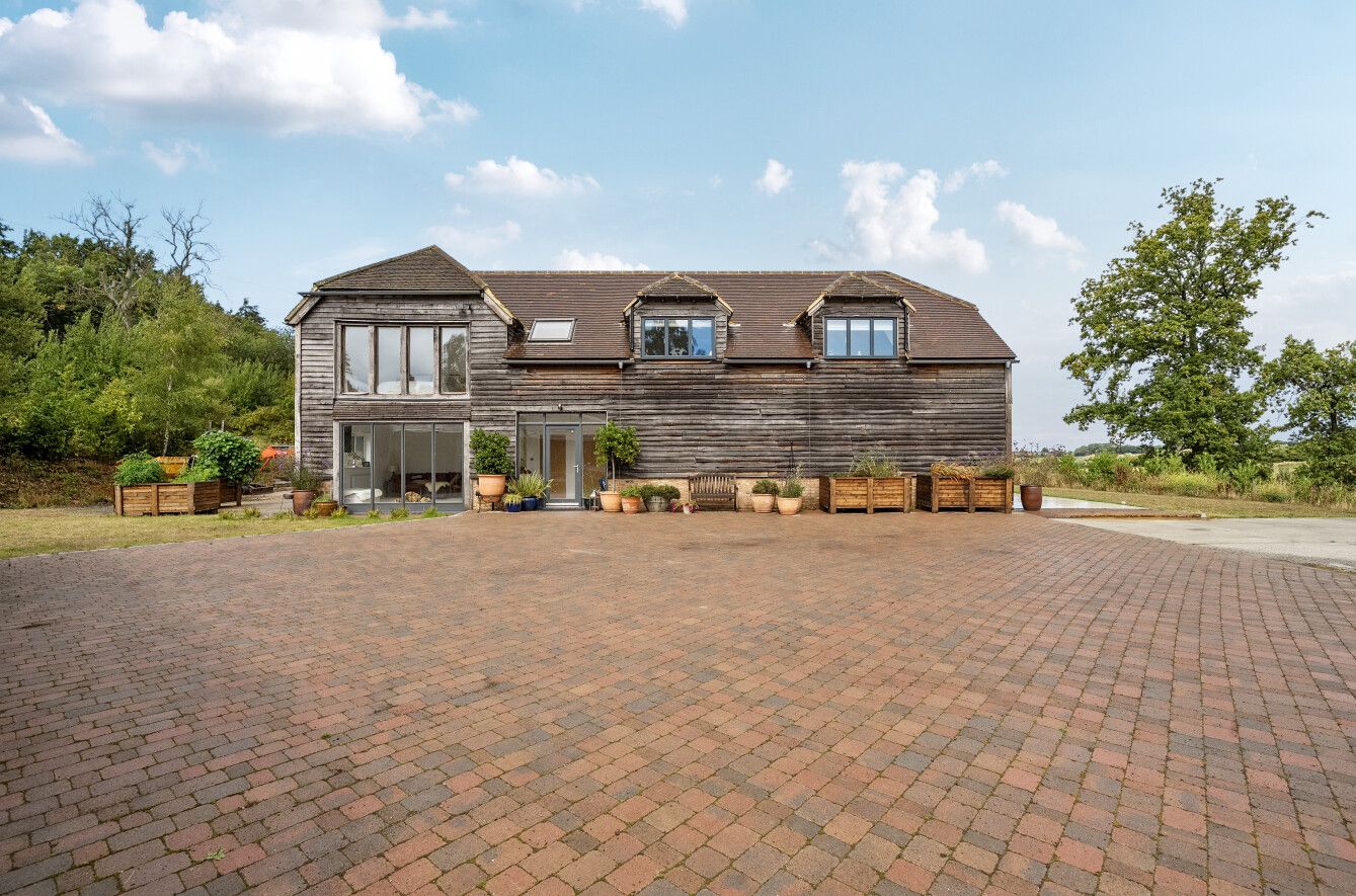6 bedroom detached house For Sale in Otford Hills - Photograph 1
