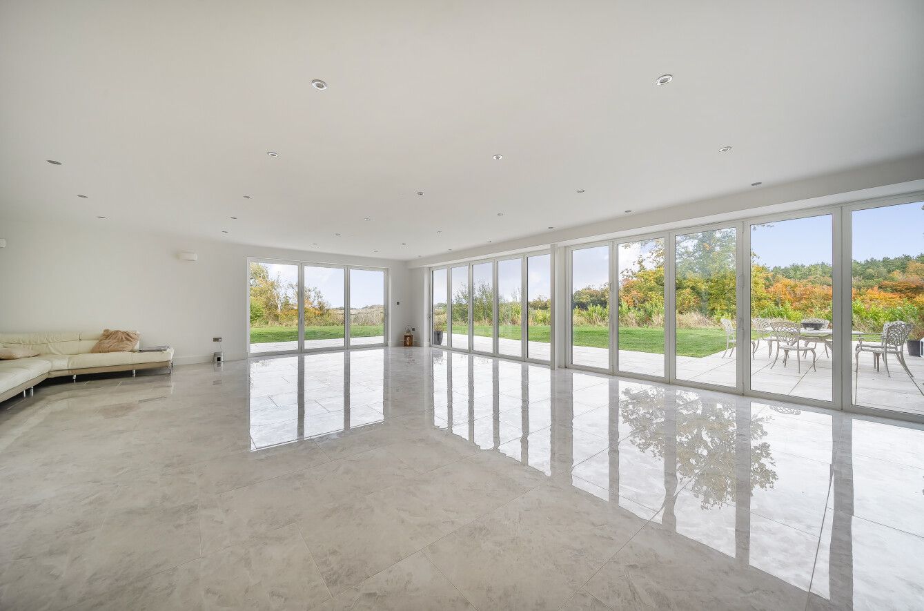 6 bedroom detached house For Sale in Otford Hills - Photograph 5