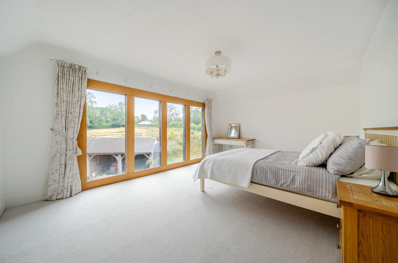 6 bedroom detached house For Sale in Otford Hills - Photograph 10
