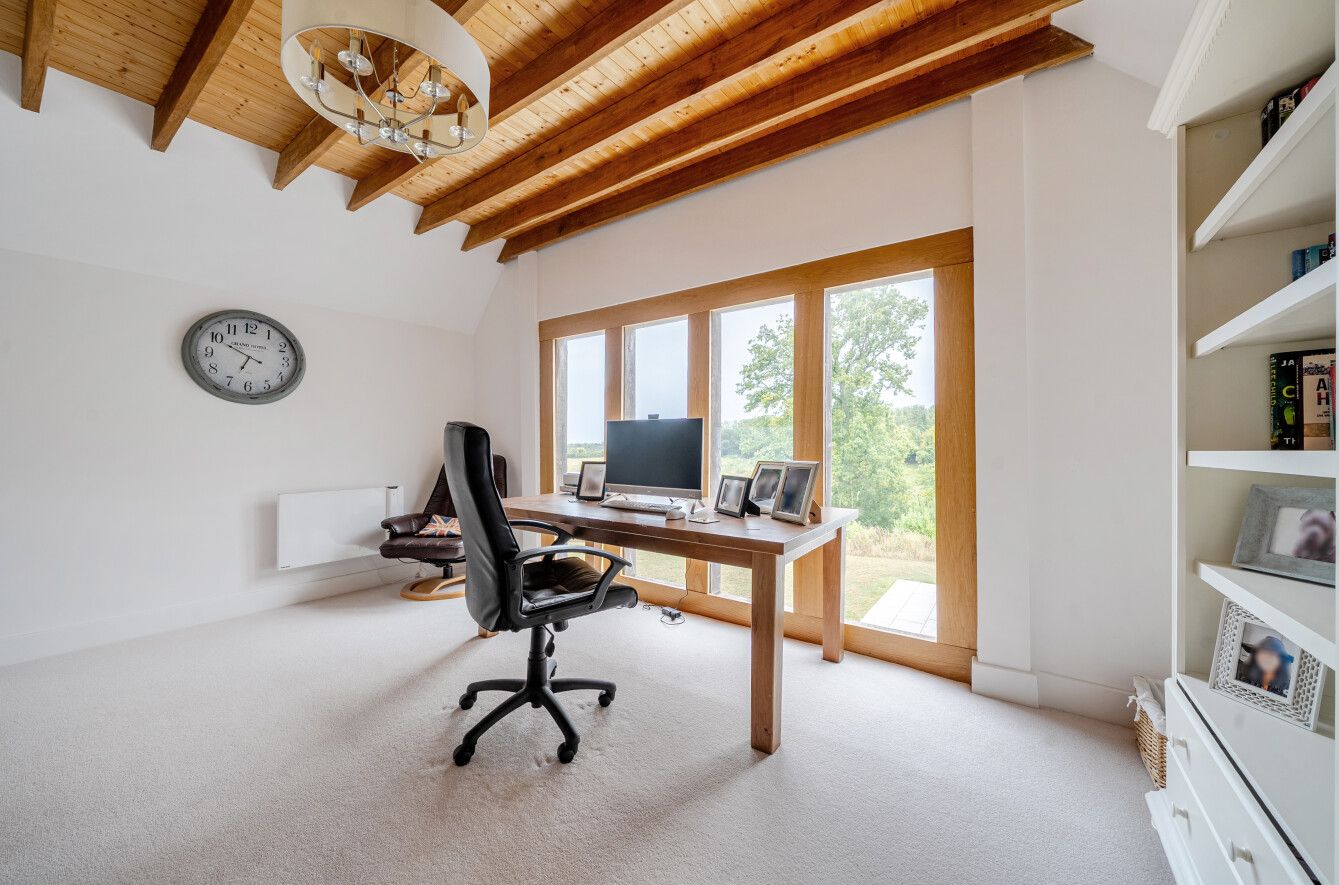 6 bedroom detached house For Sale in Otford Hills - Photograph 11