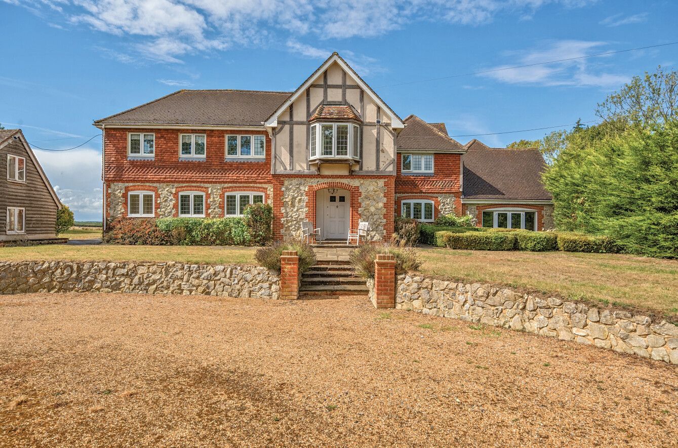 5 bedroom detached house For Sale in Otford Hills - Photograph 6