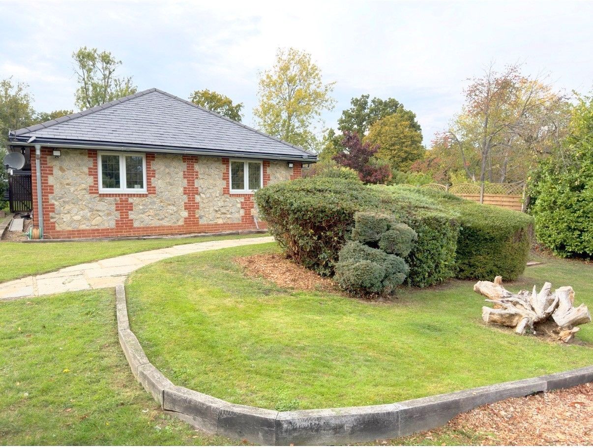 2 bedroom detached bungalow For Sale in Otford Hills - Photograph 1
