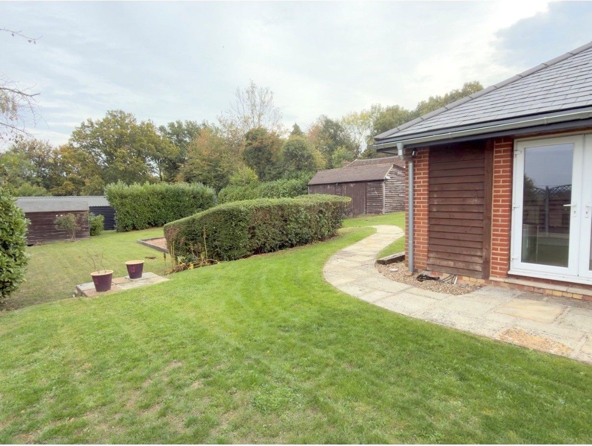 2 bedroom detached bungalow For Sale in Otford Hills - Photograph 7