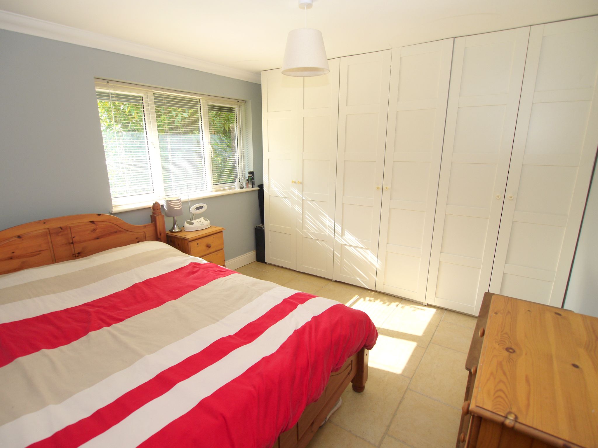 2 bedroom detached bungalow For Sale in Otford Hills - Photograph 4