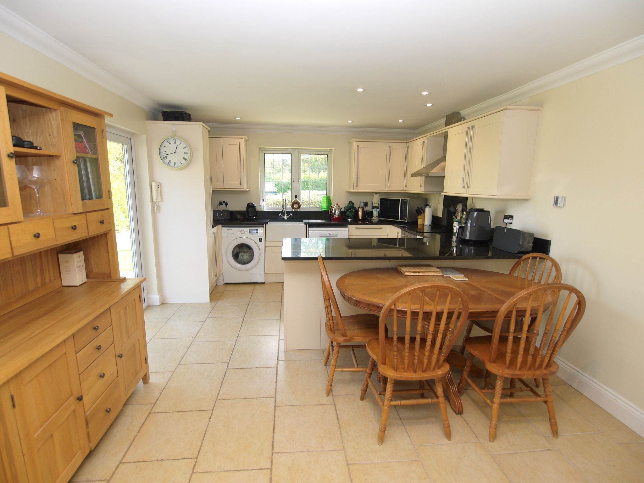 2 bedroom detached bungalow For Sale in Otford Hills - Property photograph