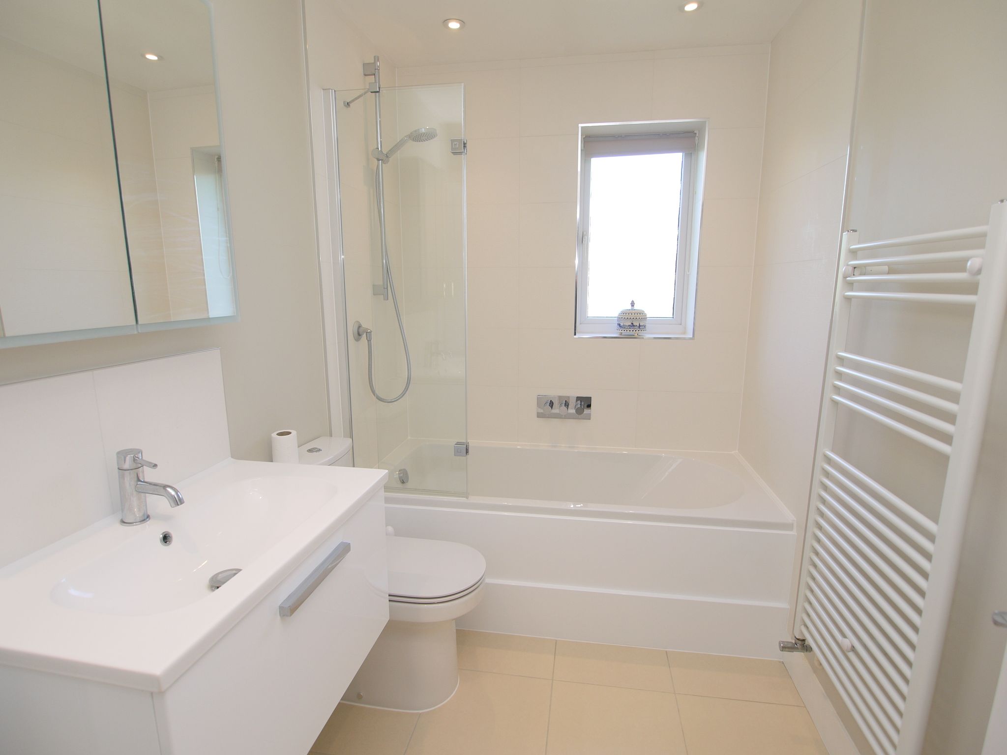 4 bedroom detached house For Sale in Dunton Green - Photograph 10
