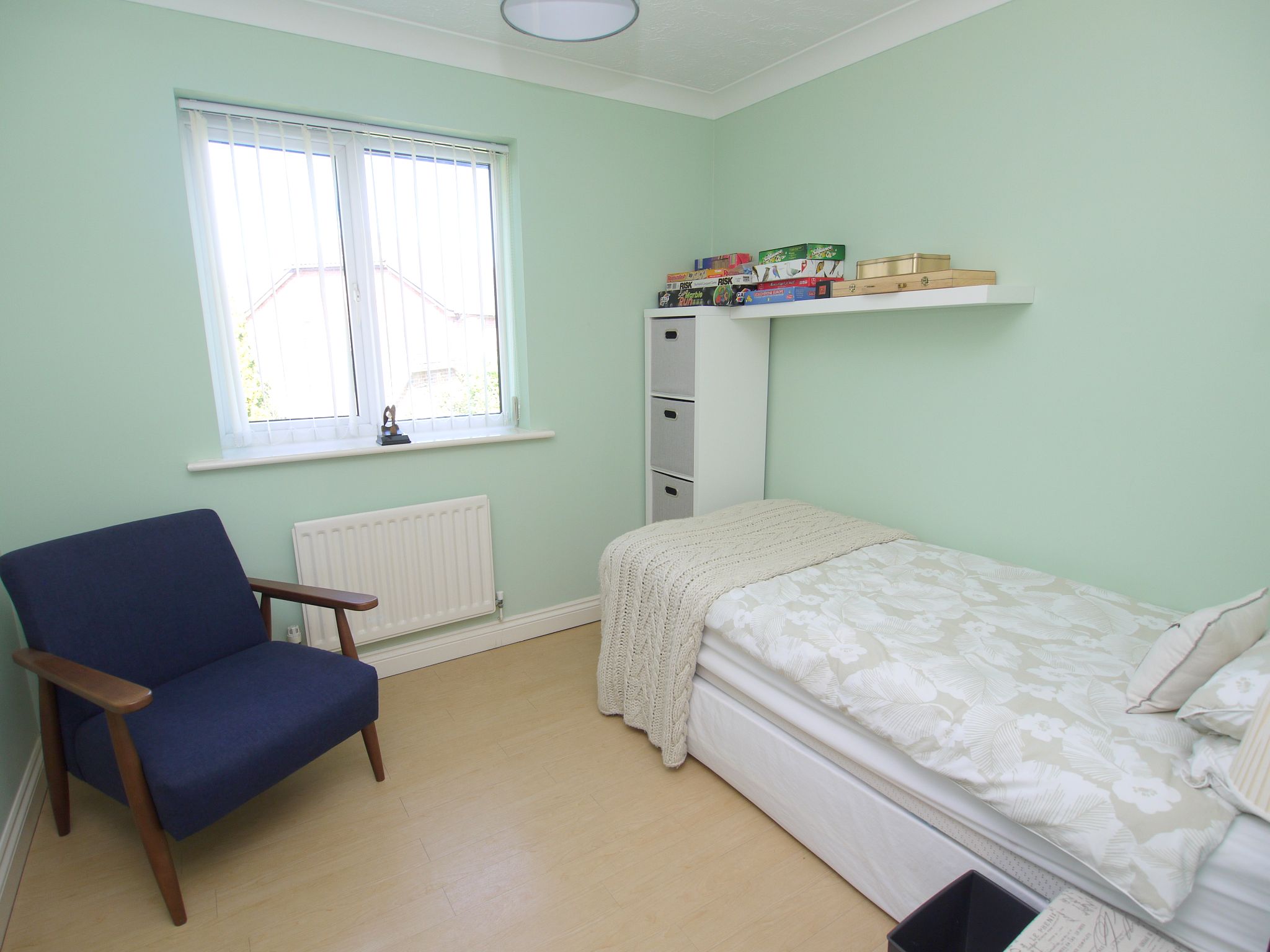 4 bedroom detached house For Sale in Dunton Green - Photograph 8