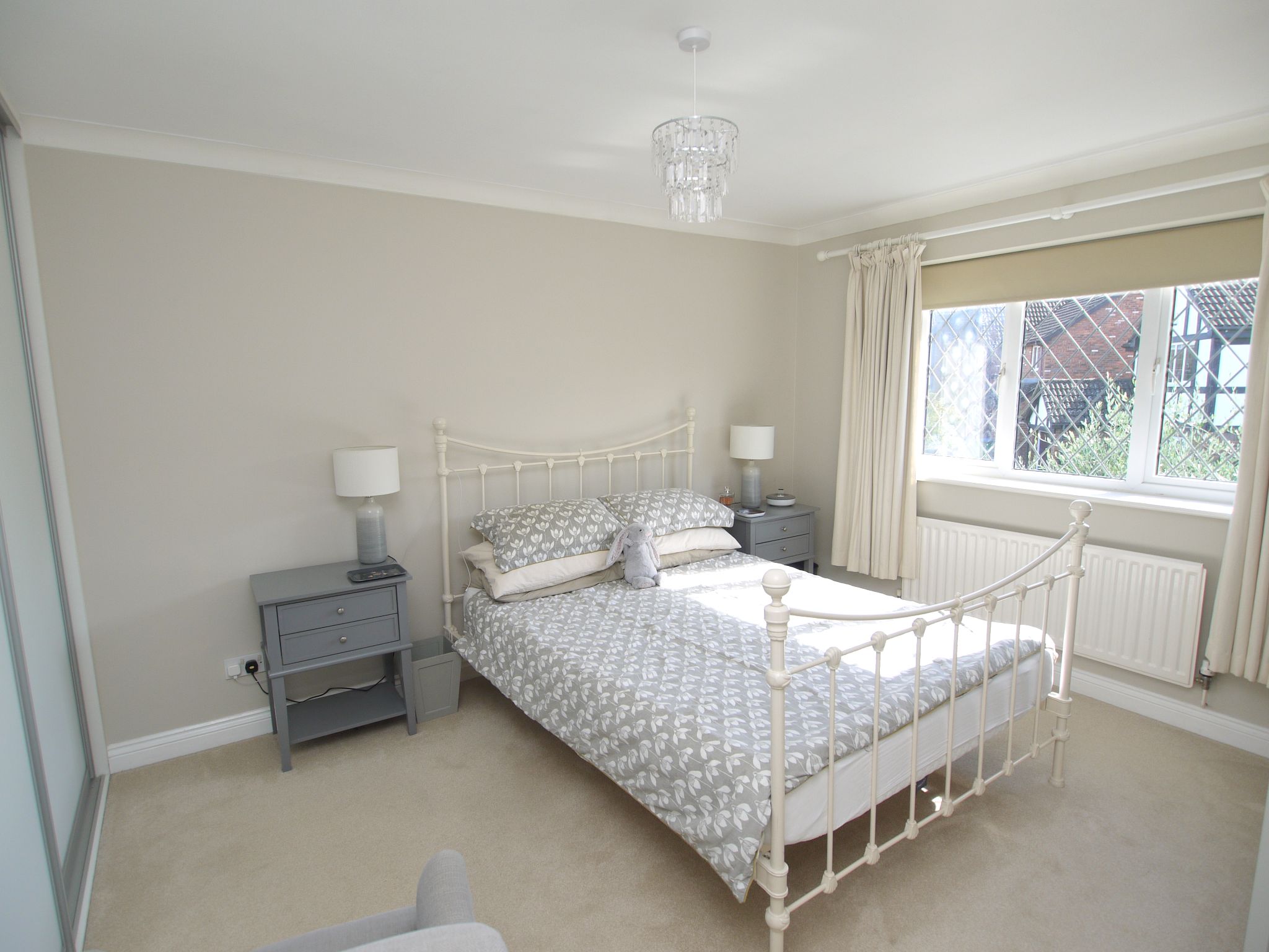 4 bedroom detached house For Sale in Dunton Green - Photograph 5