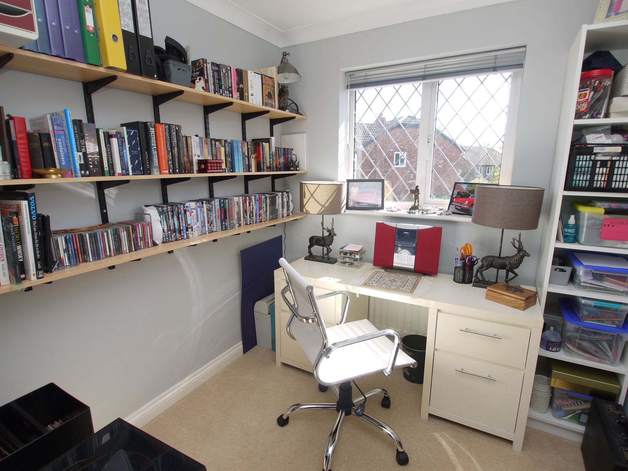 4 bedroom detached house For Sale in Dunton Green - Photograph 9