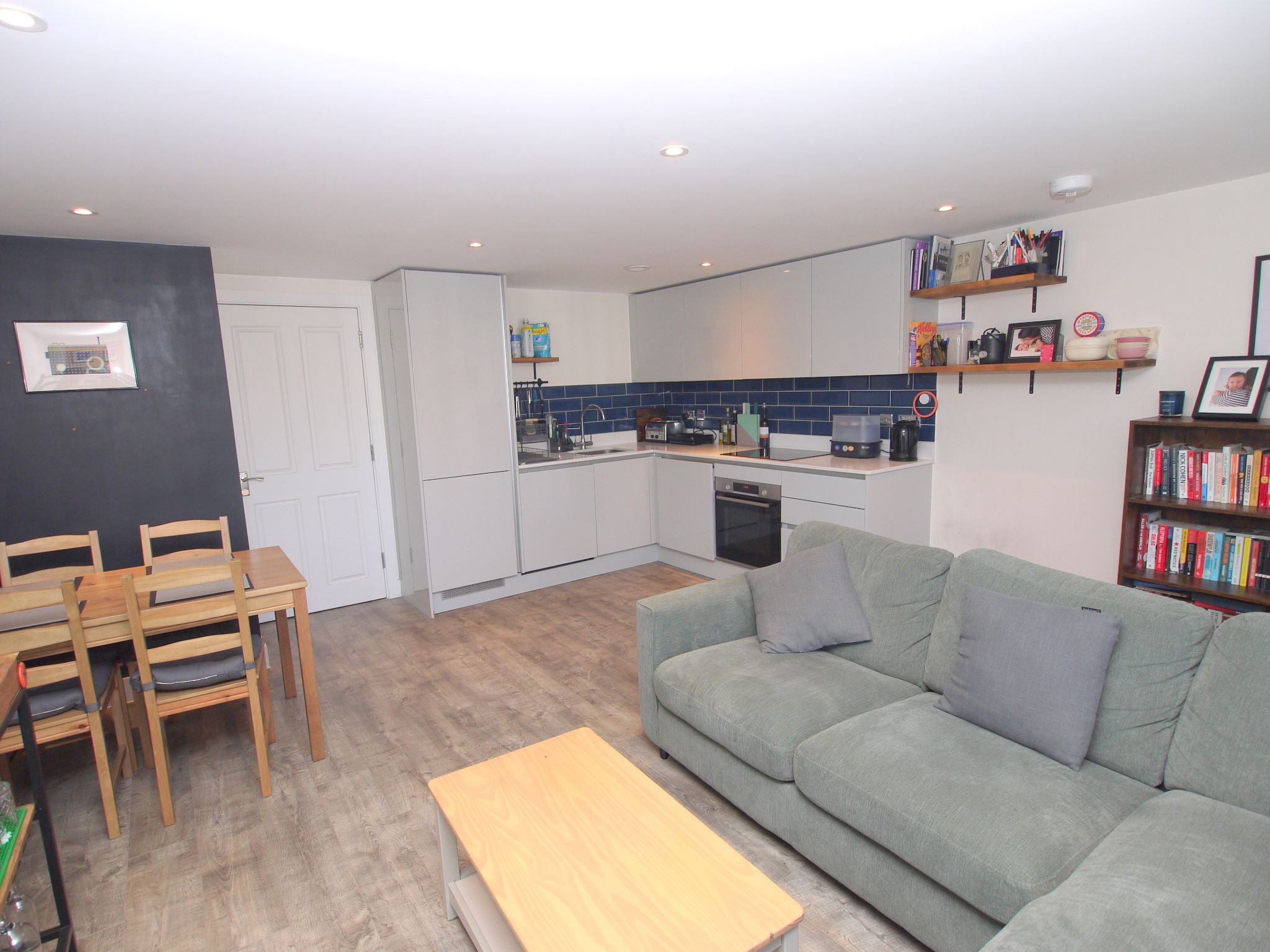 2 bedroom apartment For Sale in Sevenoaks - Photograph 2